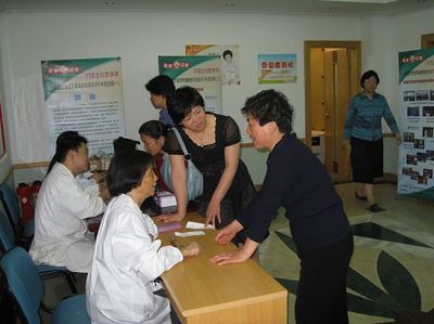 心系女性，關(guān)愛家庭 營養(yǎng)健康教育活動(dòng)順利啟動(dòng)并開展現(xiàn)場(chǎng)咨詢